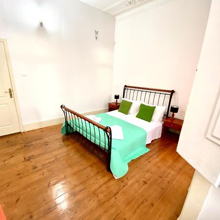 Artdeco Chiado 4 - Large Comfortable Double Room With Shared Bathroom Lisbon Exterior photo