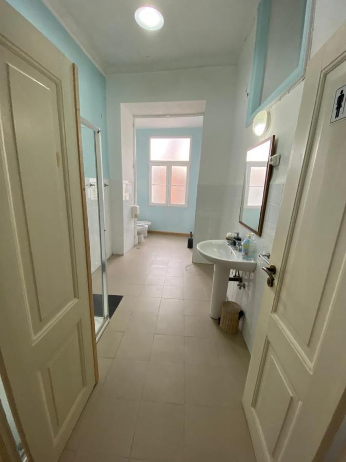 Artdeco Chiado 4 - Large Comfortable Double Room With Shared Bathroom Lisbon Exterior photo