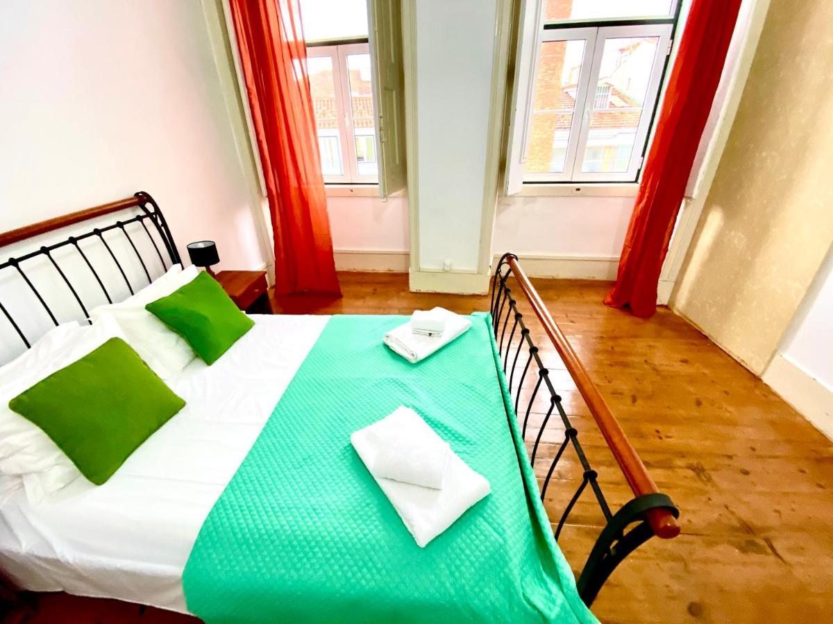 Artdeco Chiado 4 - Large Comfortable Double Room With Shared Bathroom Lisbon Exterior photo